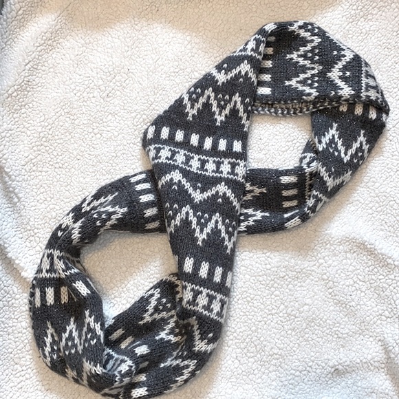 Scarf - Picture 2 of 3